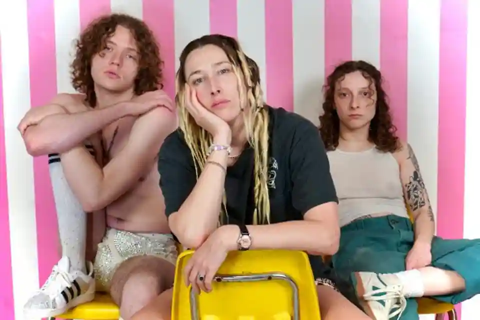 The Bobby Lees lansează videoclipul piesei „Hey Na”