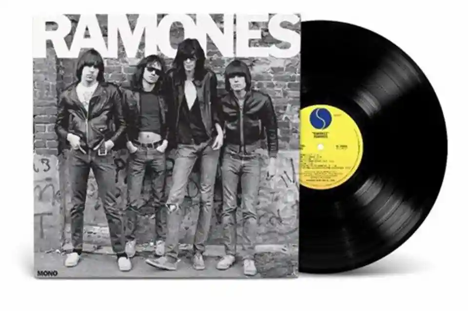 Ramones relansează albumul de debut într-o variantă remixată mono