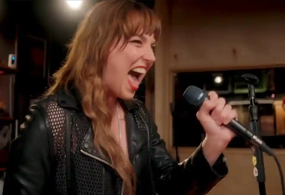 HALESTORM lansează înregistrarea „Big Sound”