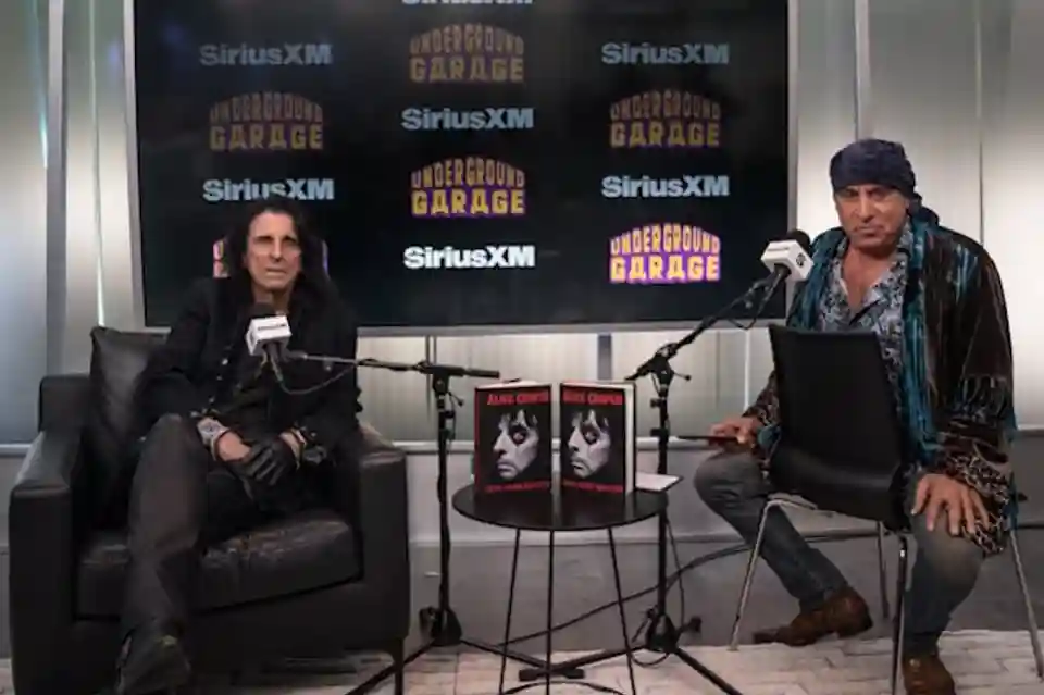 Alice Cooper va avea o emisiune radio săptămânală pe SiriusXM începând cu 10 octombrie