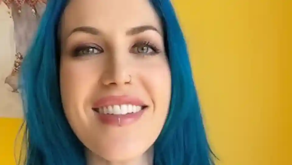 Alissa White-Gluz despre provocările de a fi femeie în industria metal