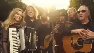 Robert Plant și formația Saving Grace lansează EP-ul „All That Glitters...” în format digital