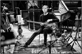 Paul McCartney lansează o ediție specială a albumului The Boys of Dungeon Lane