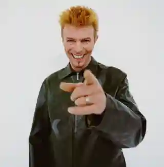 Analiza carierei lui David Bowie în anii '90 și inovațiile sale muzicale