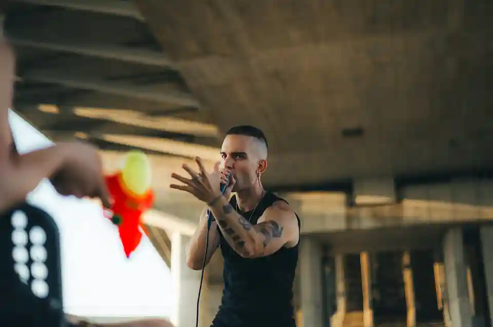 LEX VOX lansează primul single solo, „Ma, daj!”