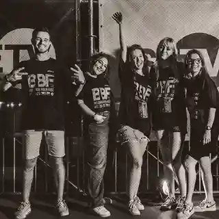 Apel pentru voluntari la un eveniment muzical