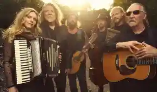 Robert Plant și proiectul Saving Grace lansează EP-ul digital All That Glitters…