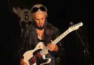 John 5 rememorează sesiunile de înregistrare alături de David Lee Roth