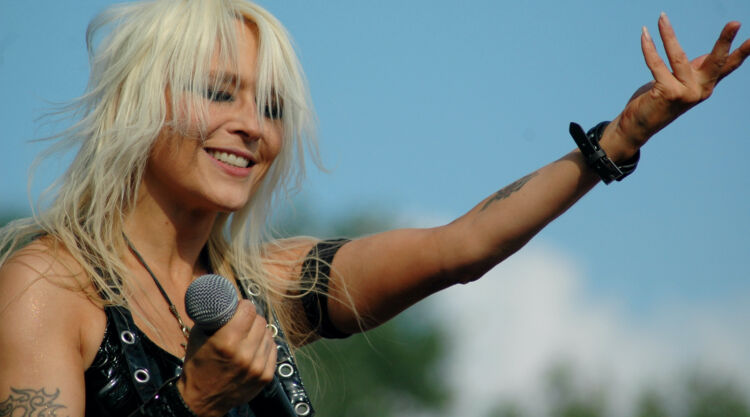 Doro Pesch despre experiența cu autografele și respectarea intimității