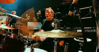Fostul baterist AC/DC, Phil Rudd, amendat pentru conducere imprudentă în Noua Zeelandă