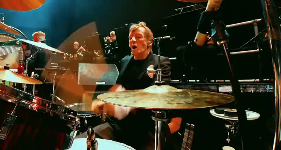 Fostul baterist AC/DC, Phil Rudd, amendat pentru conducere imprudentă în Noua Zeelandă