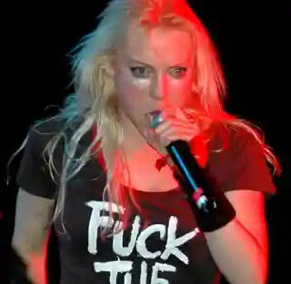 Interviu cu Angela Gossow despre cariera în management și Arch Enemy