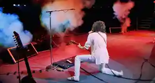 Queen lansează înregistrarea live a piesei „Tie Your Mother Down” din Budapesta