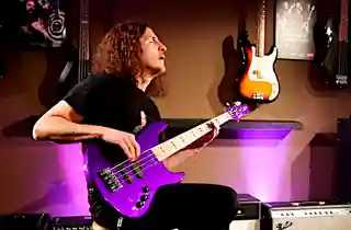 Frank Bello de la Anthrax interpretează „Got The Time” pentru EMG TV