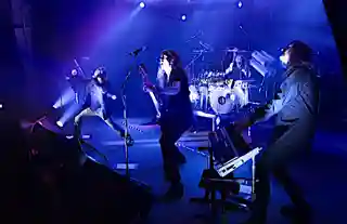 Stratovarius a lansat un videoclip live pentru piesa „Under Flaming Skies”