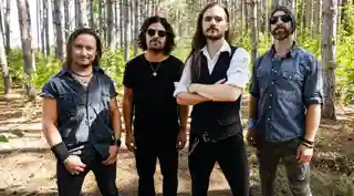 Candor Zealot lansează EP-ul de debut Revolt! și videoclipul piesei „Dark Desires”