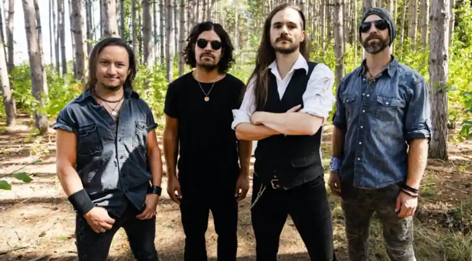 Candor Zealot lansează EP-ul de debut Revolt! și videoclipul piesei „Dark Desires”