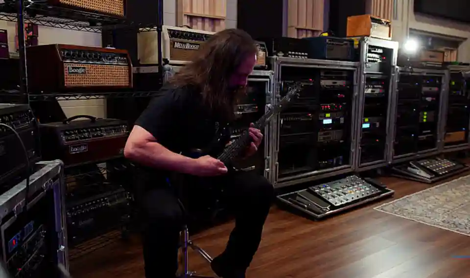 John Petrucci de la Dream Theater prezintă istoria echipamentelor sale Mesa/Boogie