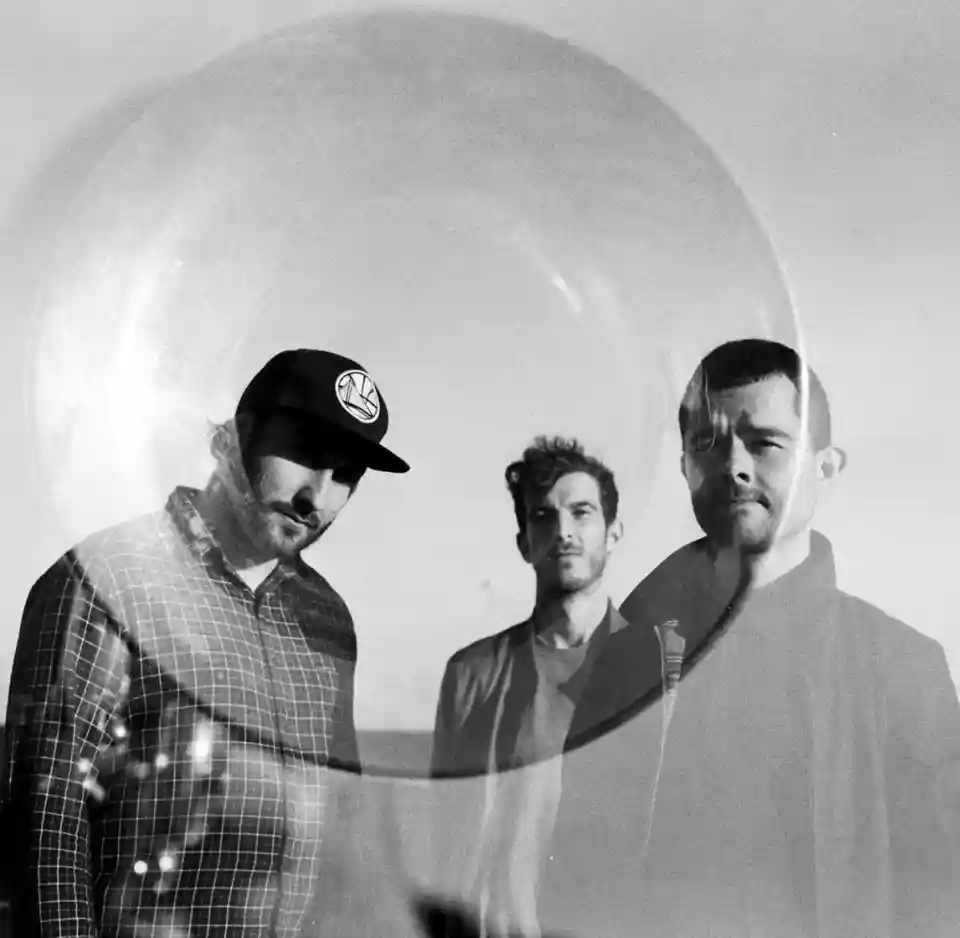 Stand High Patrol anunță un spectacol de tip DJ set