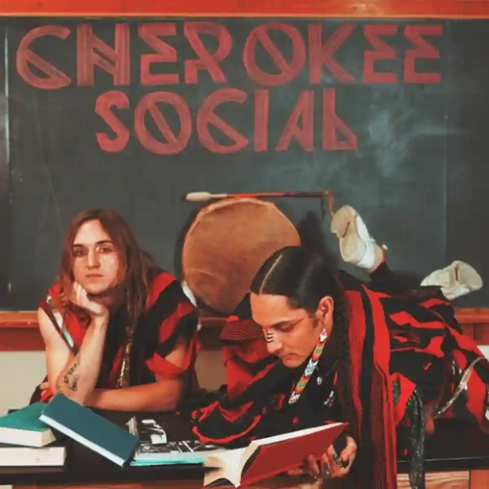 Cherokee Social lansează single-ul „Maya”, un tribut emoționant adus memoriei mamei
