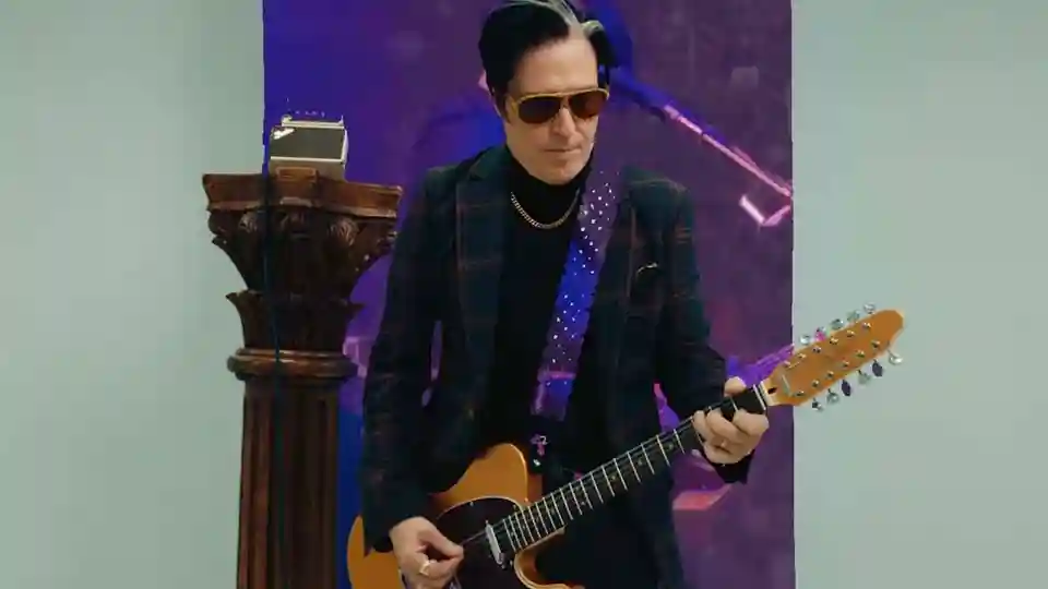 Troy Van Leeuwen (Queens Of The Stone Age) despre noua chitară Squier Telecaster XII