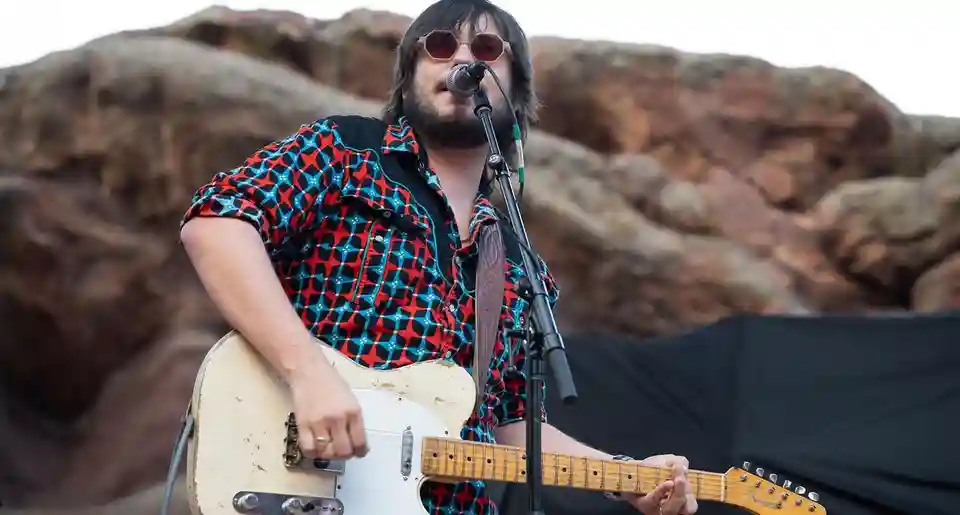 Eddie 9V discută despre noul album „Down Here” și evoluția sa muzicală