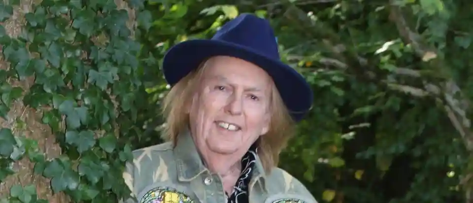 Dave Hill lansează albumul solo de debut, „Dirty Foot Lane”