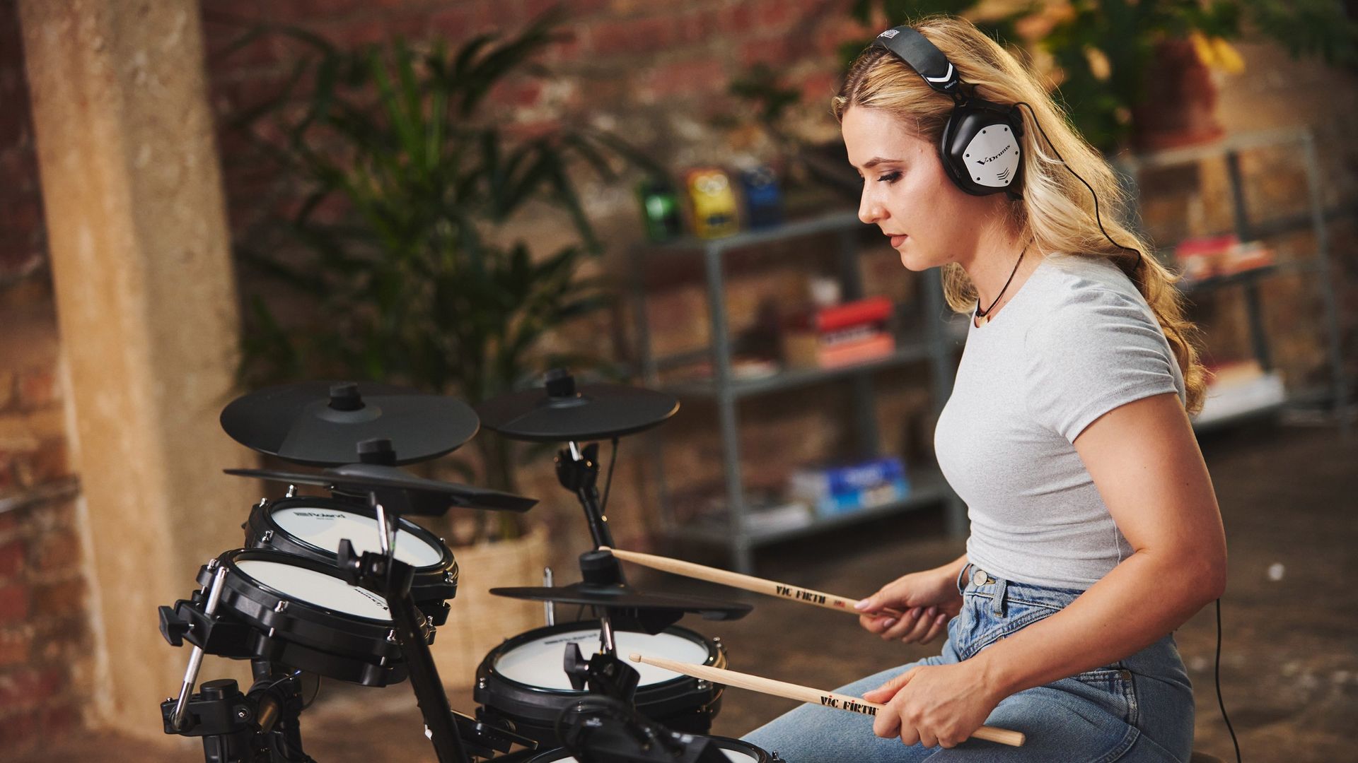 Roland lansează versiunile actualizate ale seturilor electronice TD-07