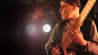 Hideki Ishima vorbește despre Flower Travellin’ Band și invenția numită sitarla