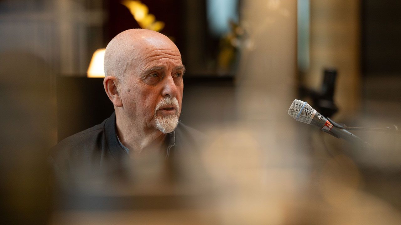 Peter Gabriel lansează noul single, „Who Are We Talking To?”