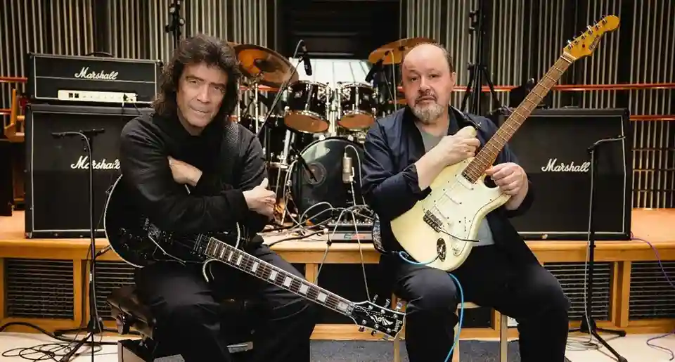 Steve Hackett și Steve Rothery lansează albumul comun „The Roaring Waves”