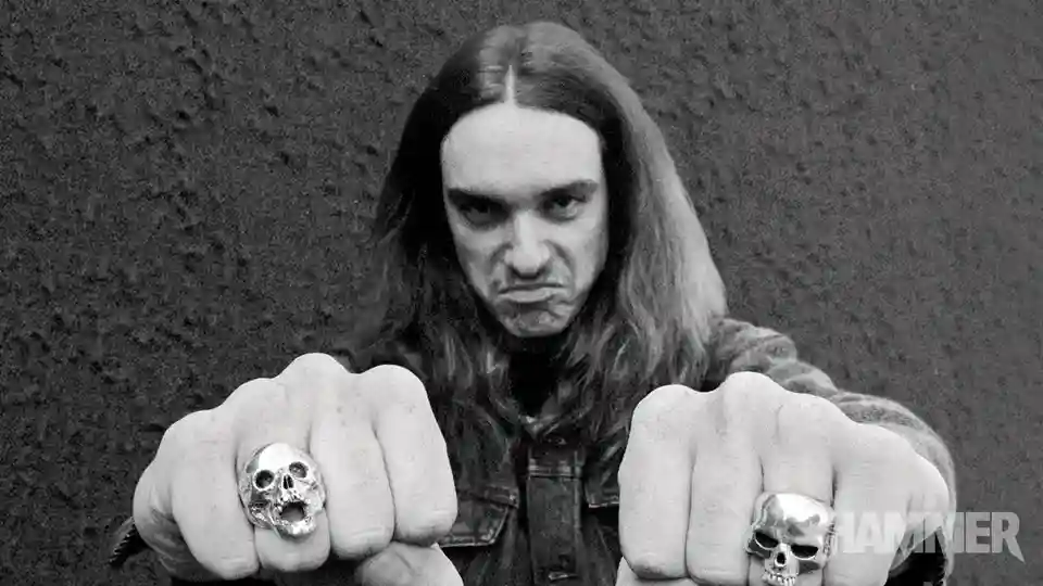 Un nou număr al revistei Metal Hammer aduce un tribut basistului Cliff Burton