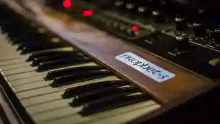 Ghid practic pentru întreținerea și curățarea sintetizatoarelor și a claviaturilor