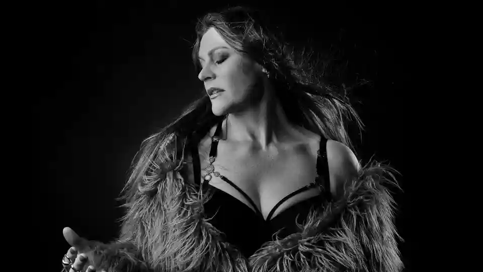 Floor Jansen vorbește despre evoluția sa muzicală și amintirile din carieră