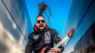 Zoltan Bathory (Five Finger Death Punch) despre originile sale și parcursul muzical