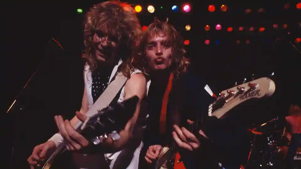 Phil Collen de la Def Leppard vorbește despre talentul chitaristului Steve Clark