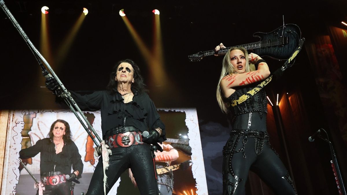Nita Strauss revine în trupa lui Alice Cooper după concediul de maternitate