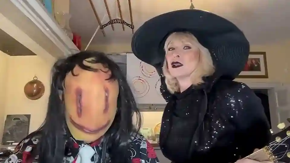 Toyah Willcox și Robert Fripp au lansat un nou clip în seria „Sunday Lunch”
