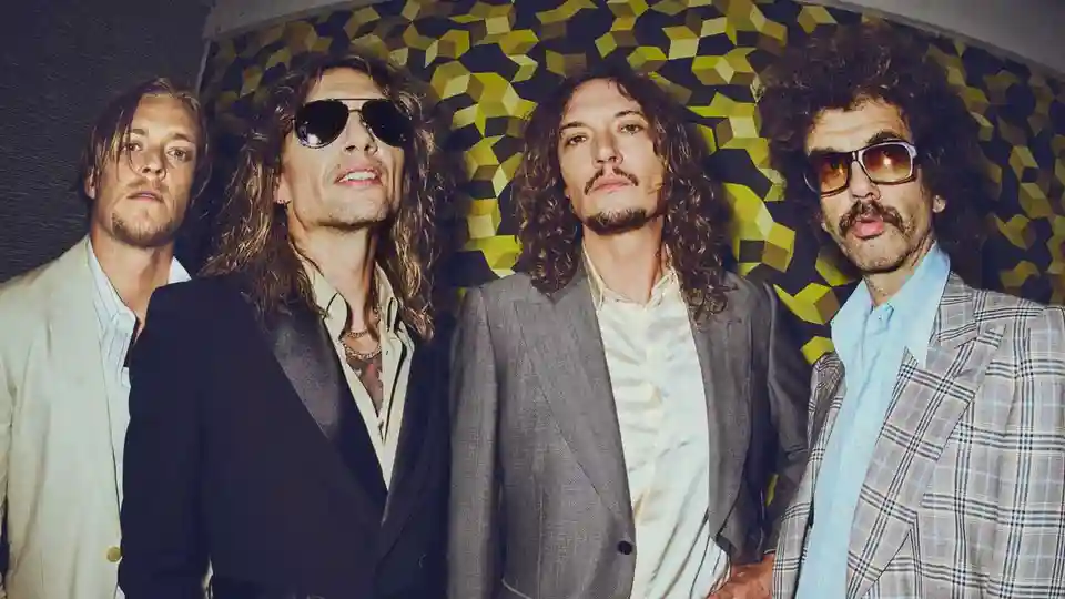 The Darkness lansează albumul de „best-of” Crock Of Hits și susține un concert restrâns