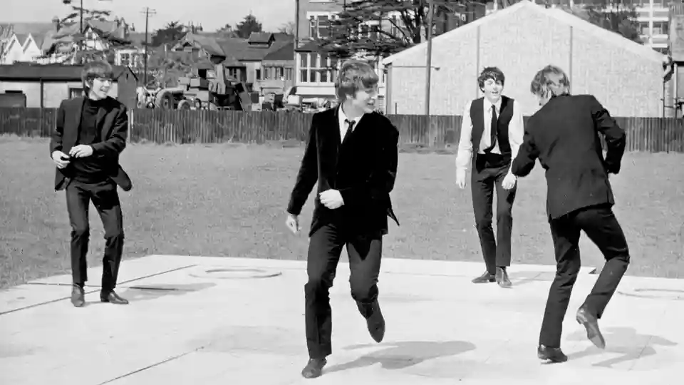 Giles Martin despre importanța filmului „A Hard Day’s Night” al trupei The Beatles