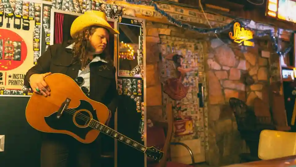 Marcus King lansează modelul semnătură de chitară acustică Epiphone El Dorado