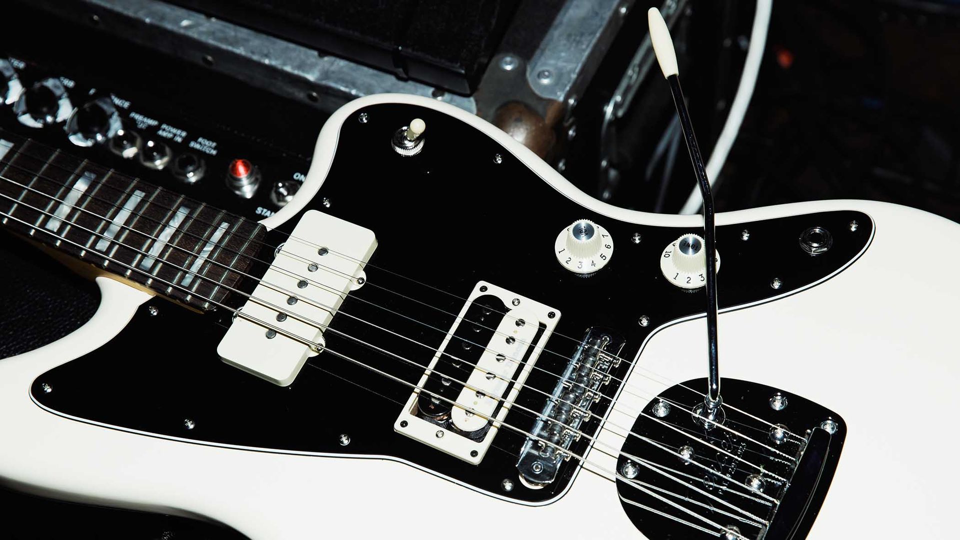 Kim Gordon și Fender lansează o chitară Jazzmaster cu specificații personalizate
