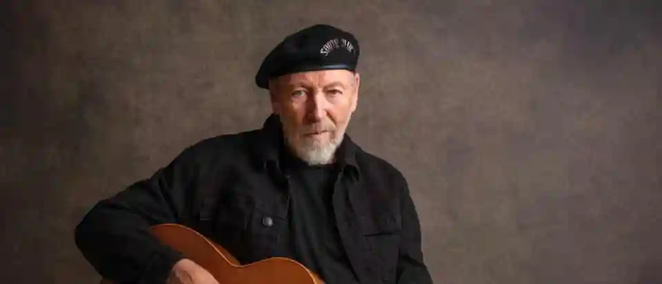 Richard Thompson lansează albumul „Hippies, Thugs And Heroes”