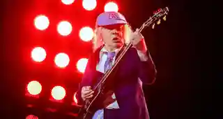 Performanța lui Angus Young (AC/DC) din Houston a stârnit discuții în mediul online