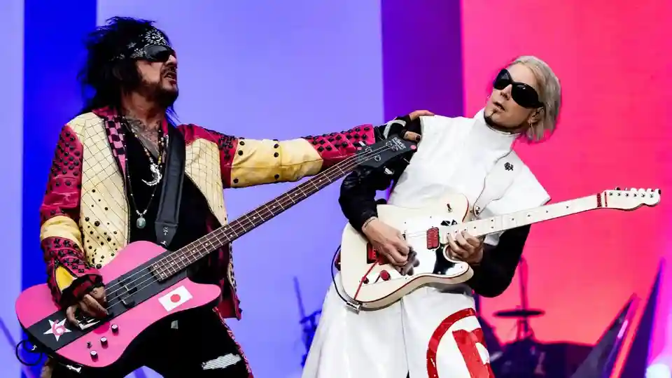 John 5 relatează o problemă tehnică apărută în timpul unui concert Mötley Crüe