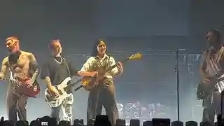 Nene Royal a urcat pe scenă alături de trupa Avenged Sevenfold în Singapore