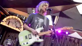 Bully a susținut un concert solo intim în cadrul seriei Consequence și Lagunitas
