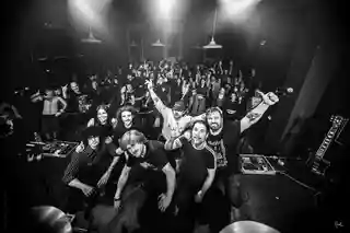 Hablan por la Espalda aniversează 30 de ani și lansează noul album „Folcore”