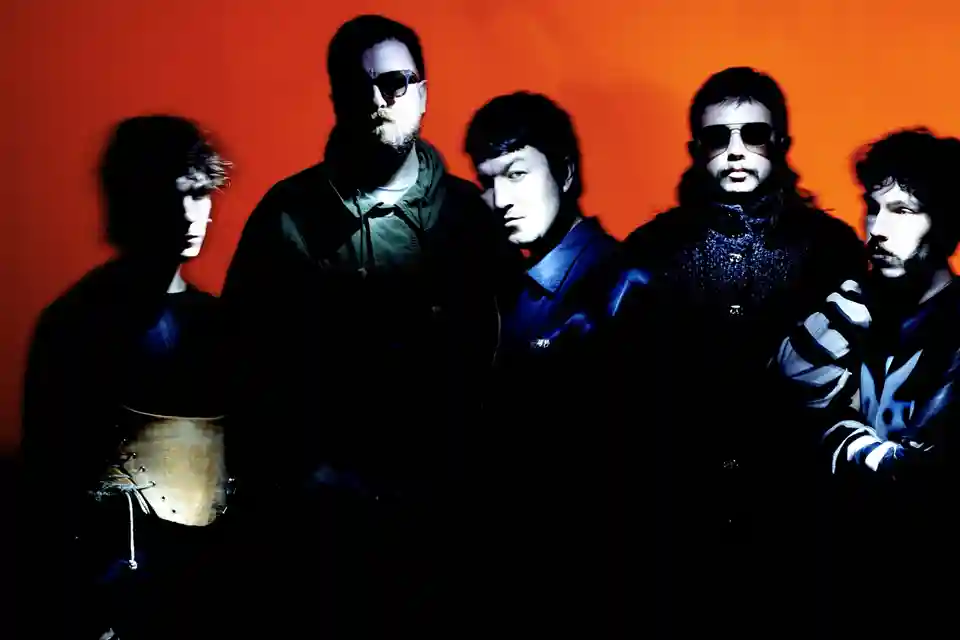 Gurriers lansează single-ul „Pins” și evenimente pentru noul album