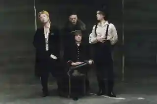 HMLTD anunță noul album „FANGS” și lansează piesa „I Used To Ride In Limousines”